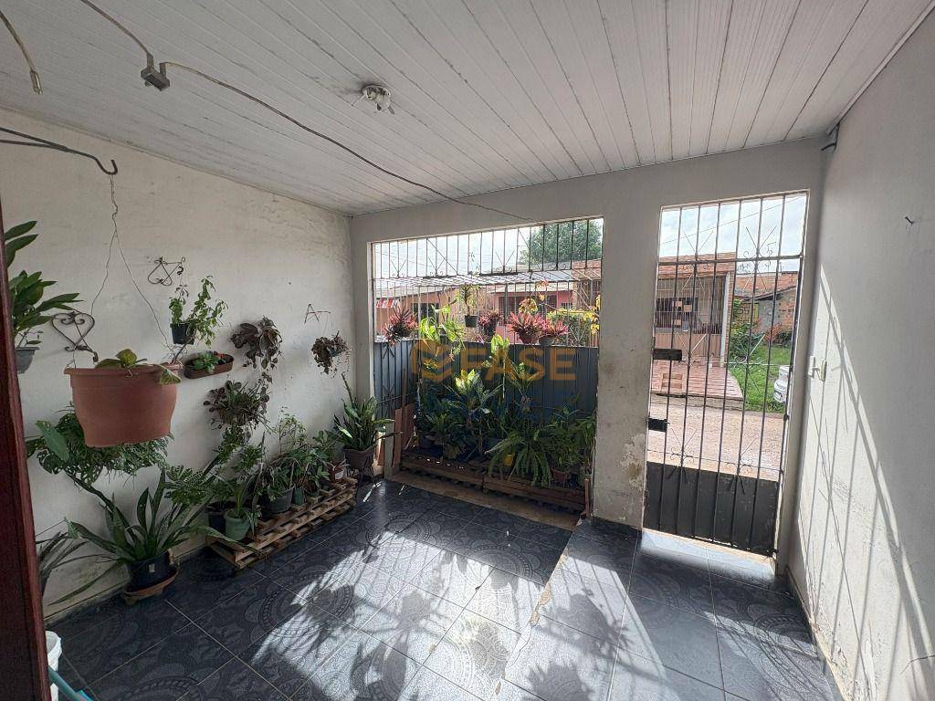 Casa à venda com 3 quartos, 82m² - Foto 1