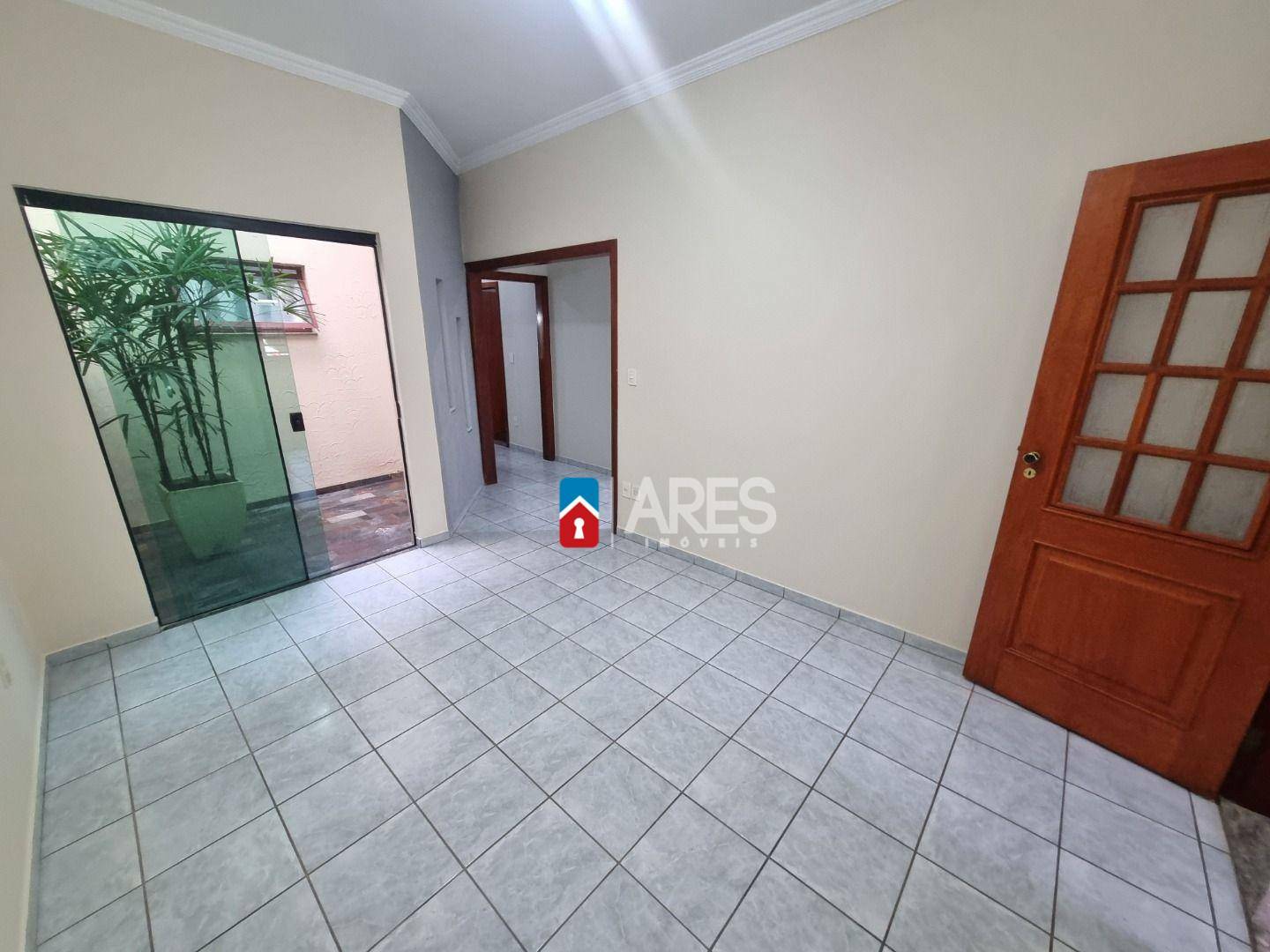 Casa para alugar com 3 quartos, 190m² - Foto 9