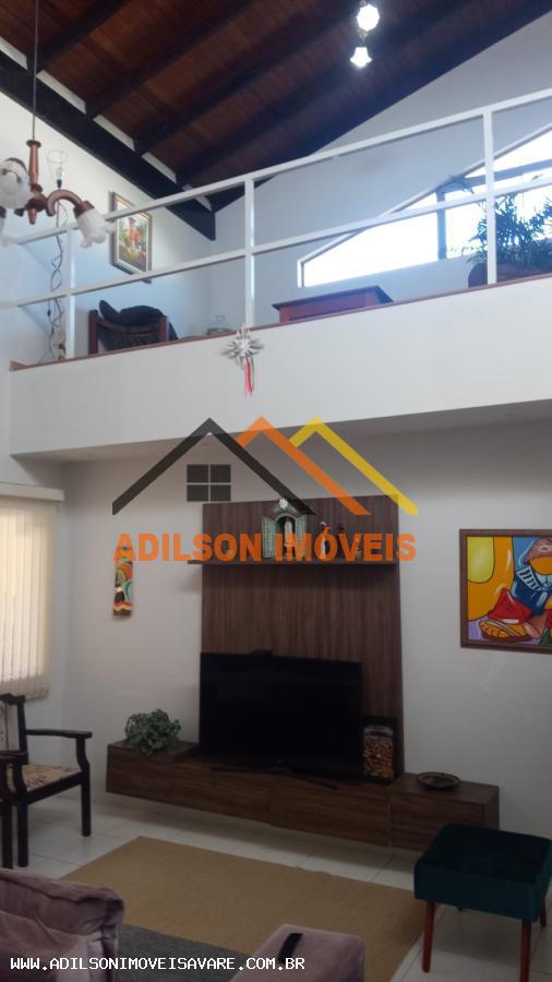 Casa à venda com 2 quartos, 245m² - Foto 2