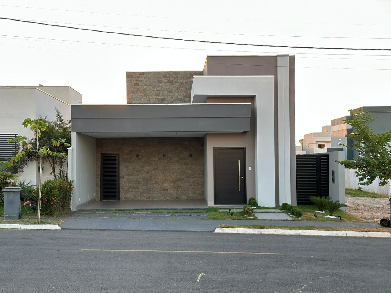 Casa de Condomínio à venda com 3 quartos, 250m² - Foto 2