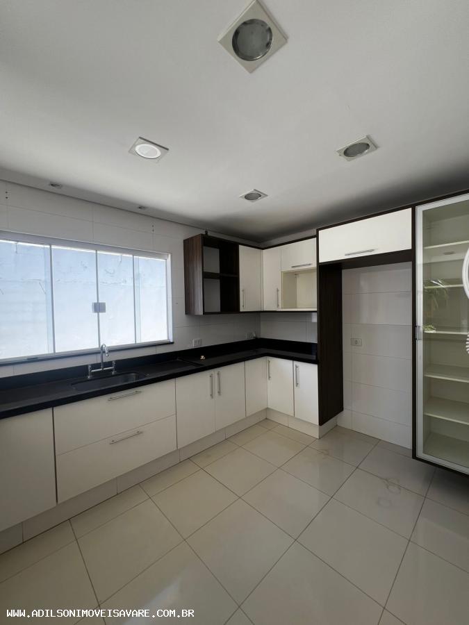 Casa à venda com 3 quartos, 244m² - Foto 4