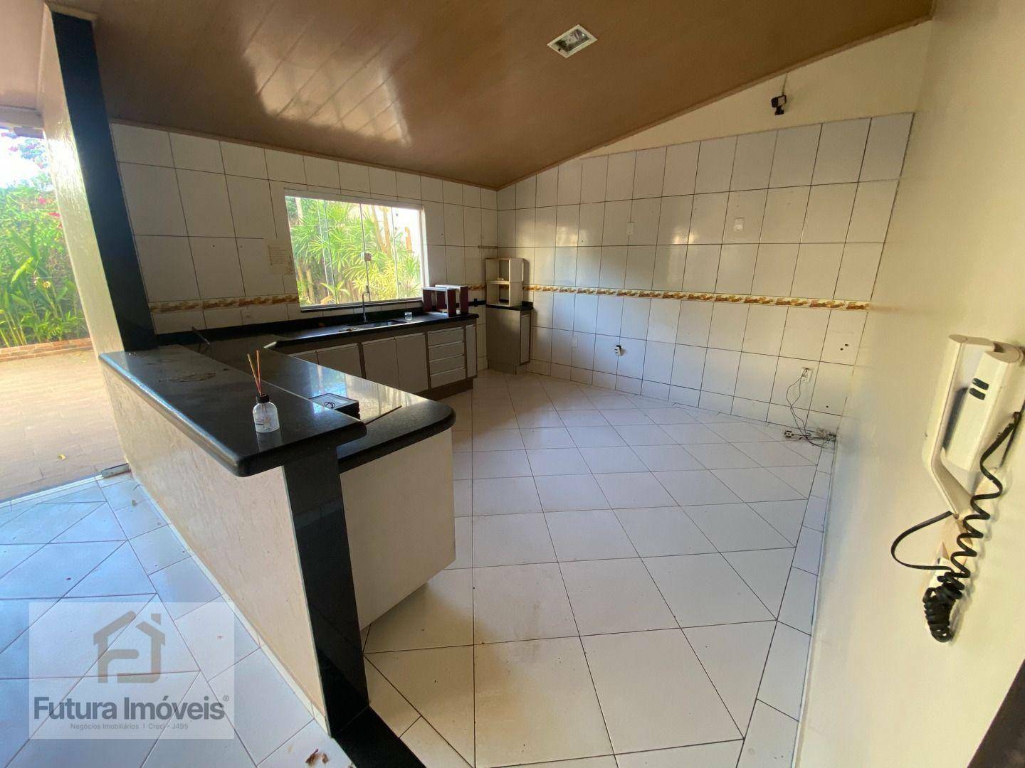 Casa para alugar com 3 quartos, 200m² - Foto 4