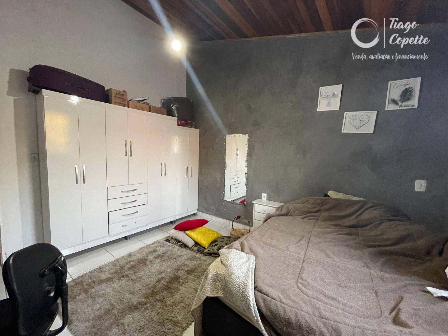 Casa à venda com 6 quartos, 202m² - Foto 11