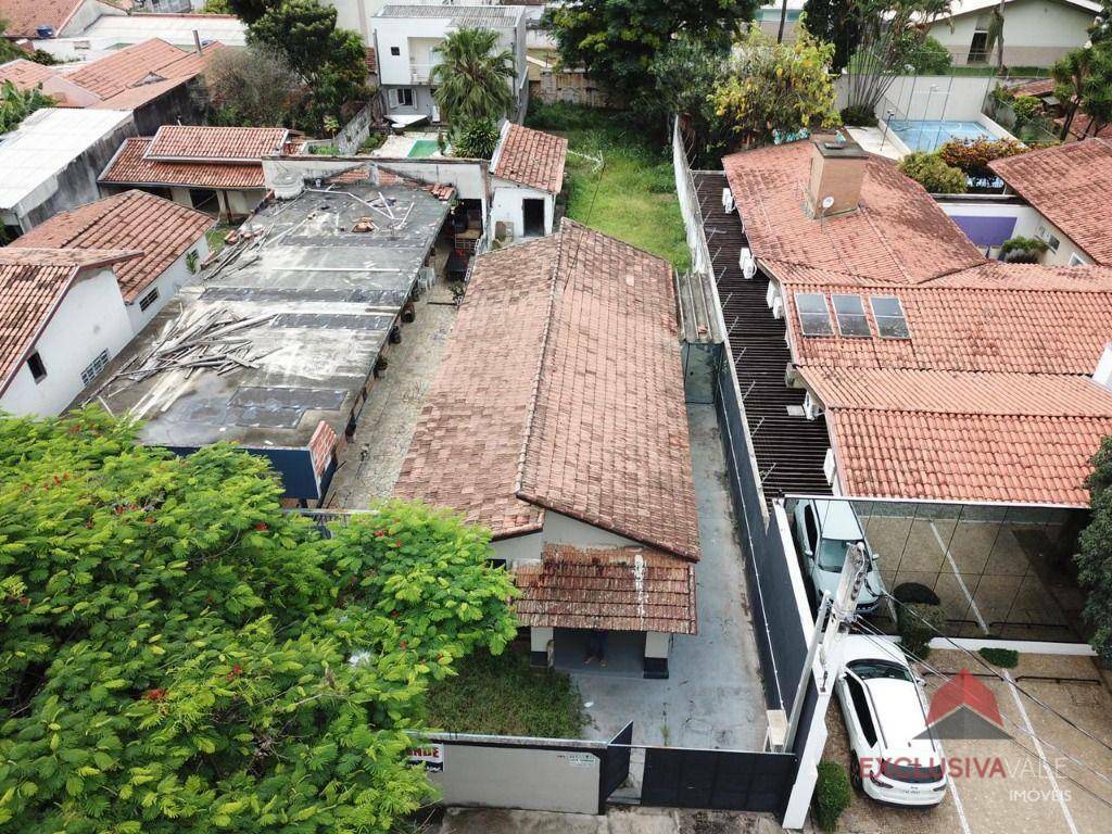 Casa à venda e aluguel com 4 quartos, 251m² - Foto 2