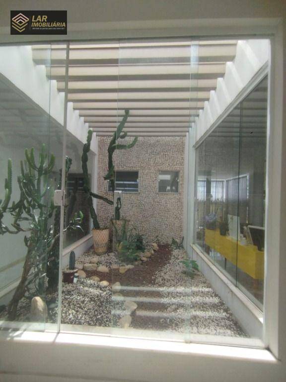 Casa à venda com 3 quartos, 300m² - Foto 67