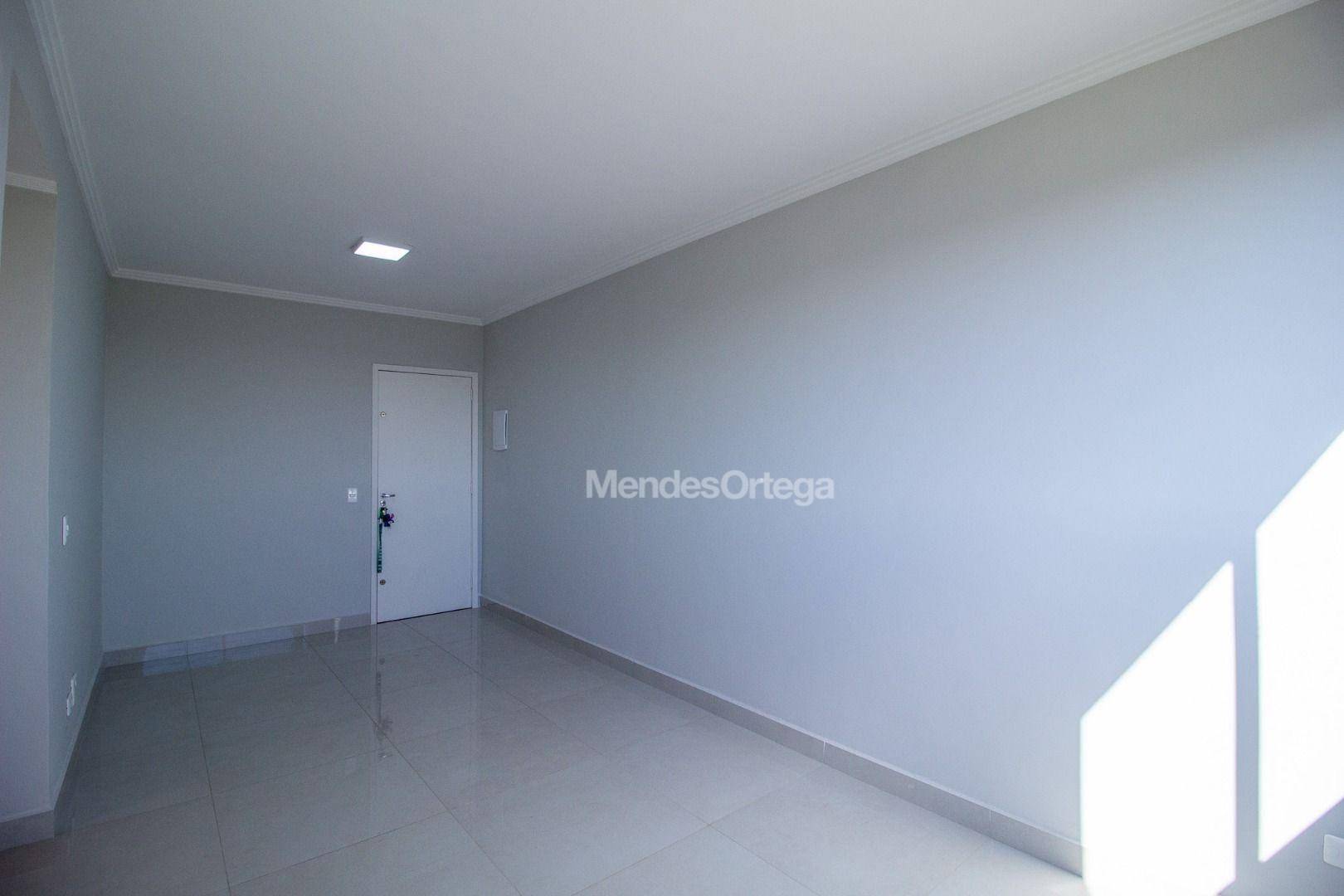 Apartamento à venda com 3 quartos, 70m² - Foto 2