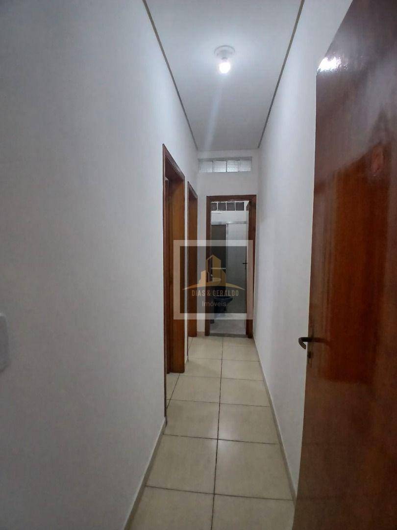Casa para alugar com 2 quartos, 65m² - Foto 7