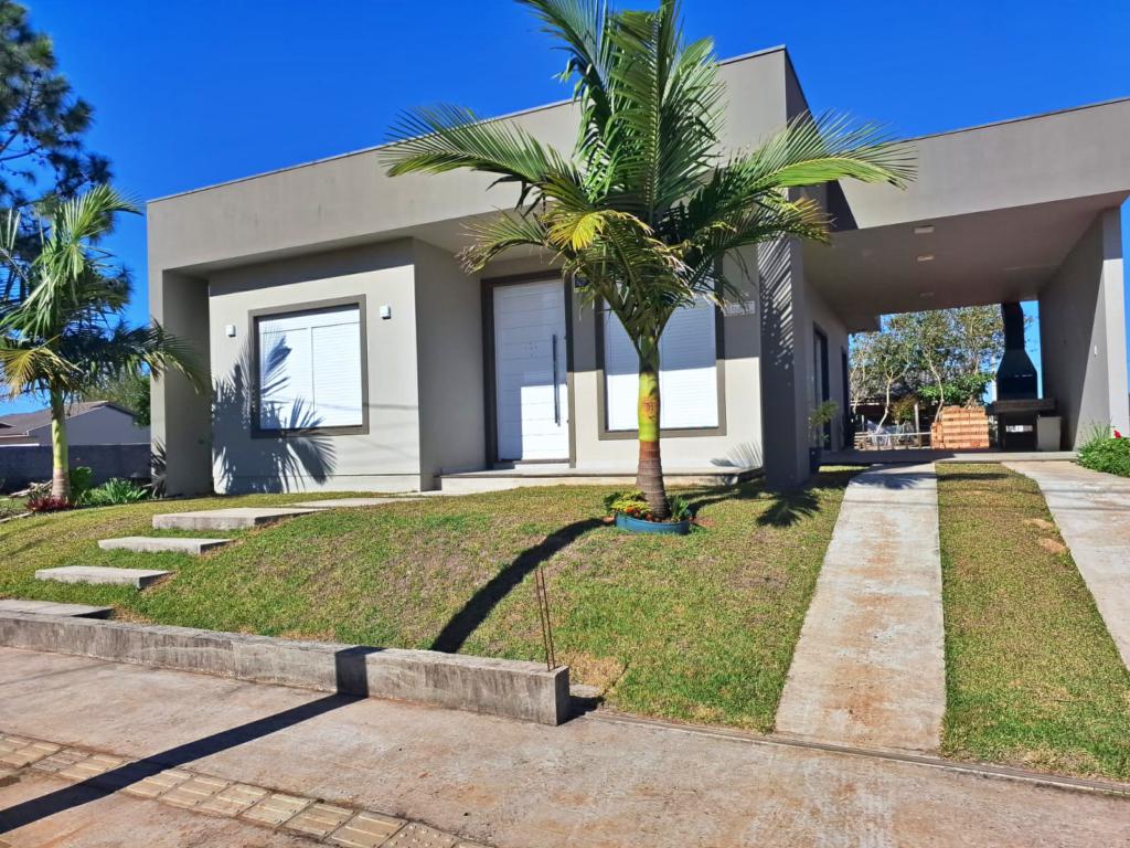 Casa à venda com 3 quartos, 122m² - Foto 1