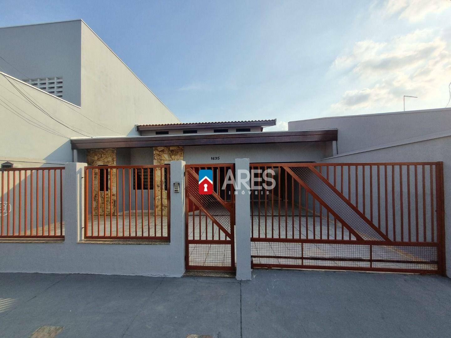 Casa para alugar com 3 quartos, 190m² - Foto 4