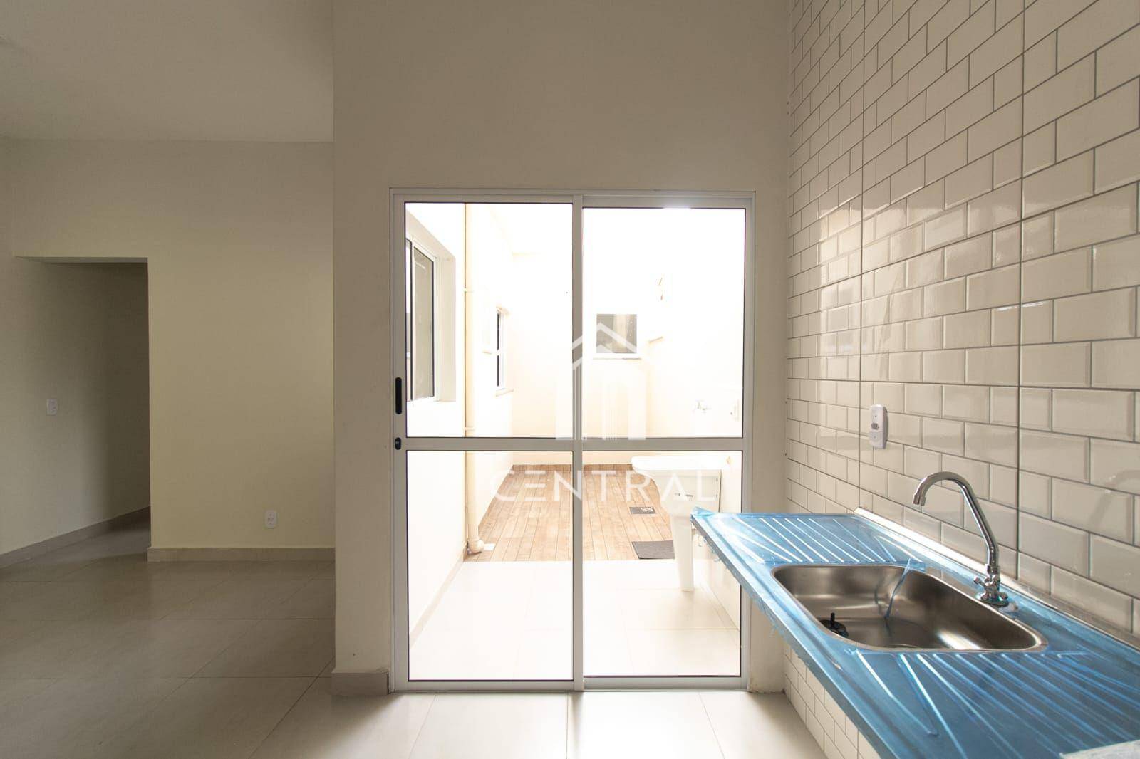 Casa à venda com 2 quartos, 60m² - Foto 11