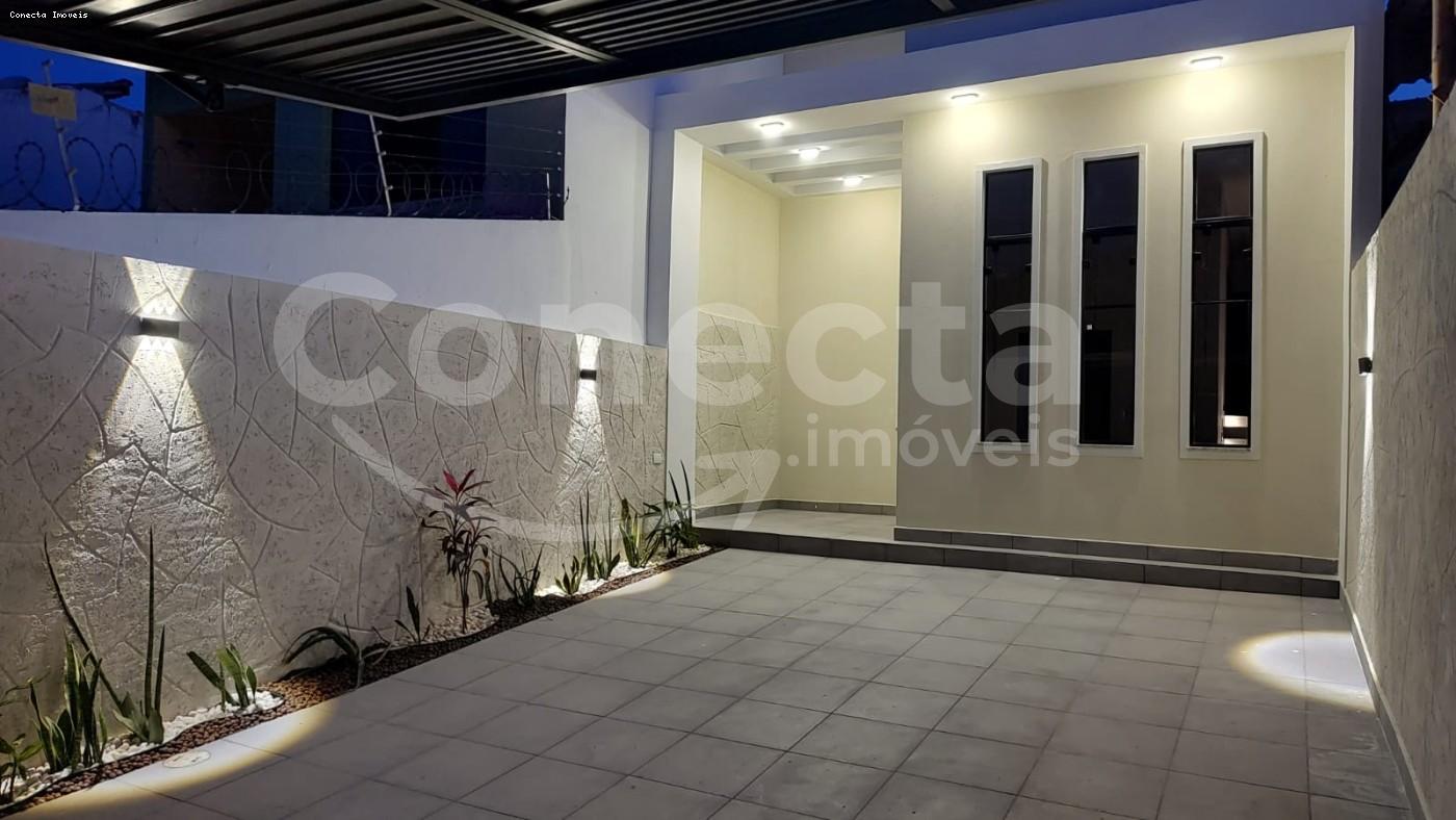 Casa à venda com 2 quartos, 70m² - Foto 1