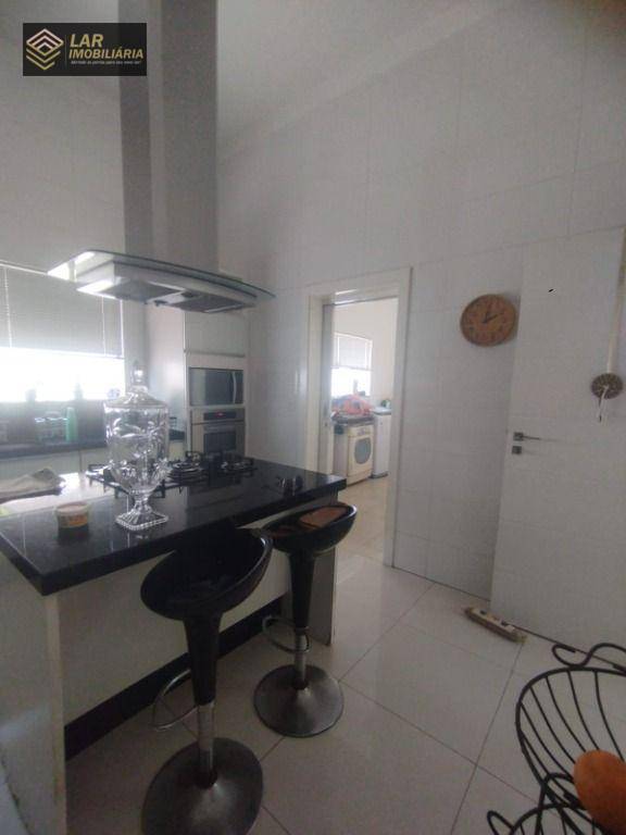 Casa à venda com 3 quartos, 300m² - Foto 64