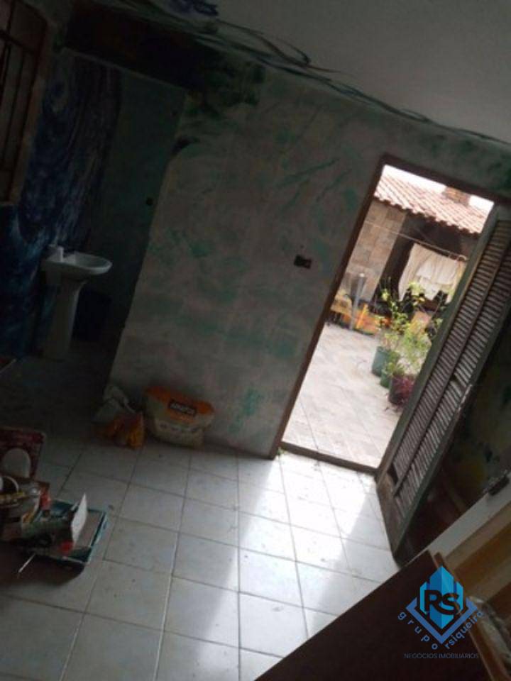 Casa à venda e aluguel com 6 quartos, 210m² - Foto 4