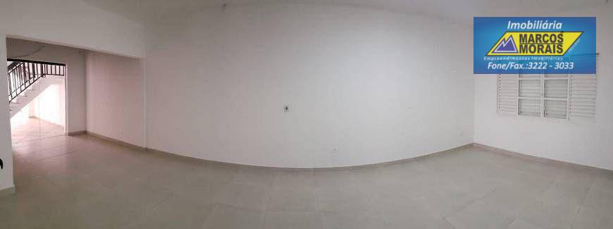 Casa para alugar com 4 quartos, 450m² - Foto 11