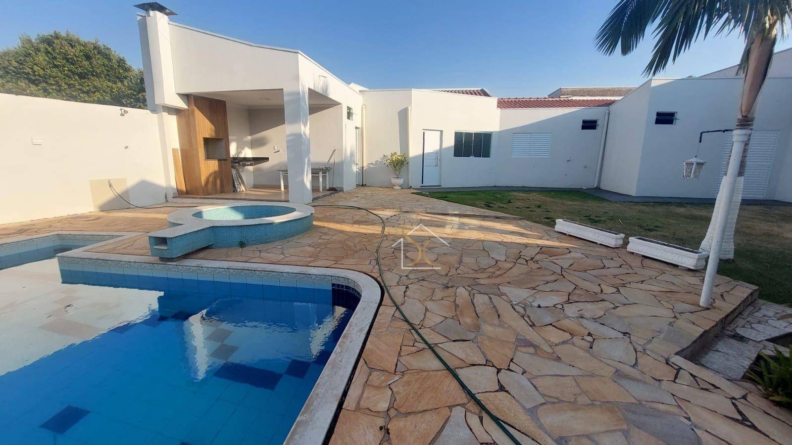 Casa à venda com 2 quartos, 130m² - Foto 1