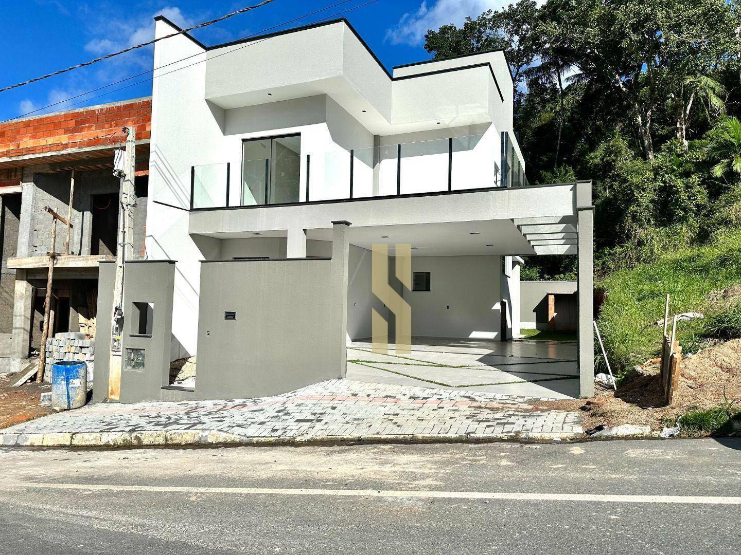 Casa à venda com 3 quartos, 136m² - Foto 1