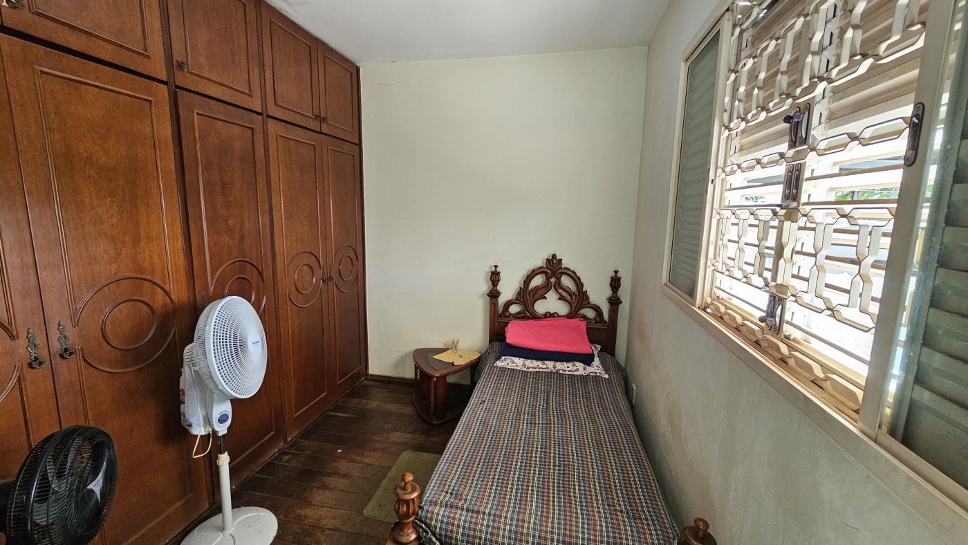 Casa à venda com 3 quartos, 221m² - Foto 2