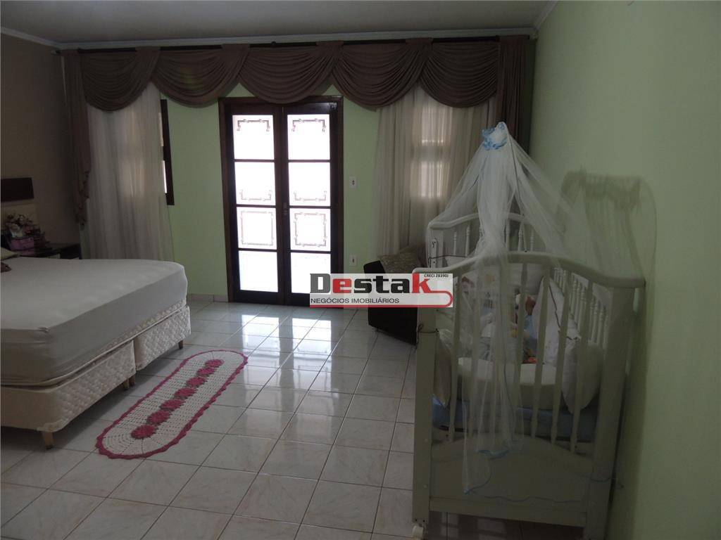 Sobrado à venda com 3 quartos, 300m² - Foto 3