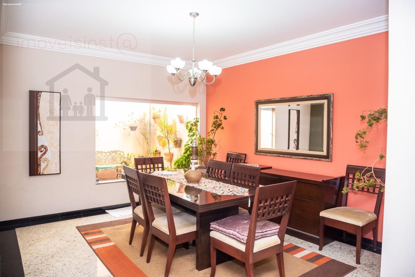 Casa de Condomínio à venda com 4 quartos, 298m² - Foto 1