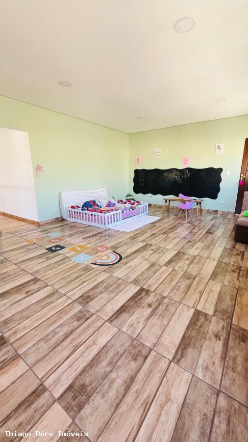 Casa à venda com 4 quartos, 650m² - Foto 9
