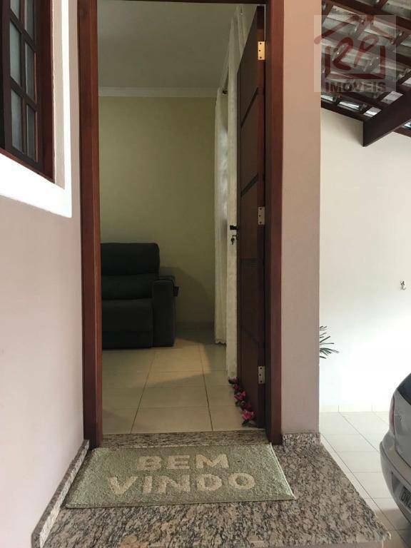 Casa à venda com 2 quartos, 65m² - Foto 3