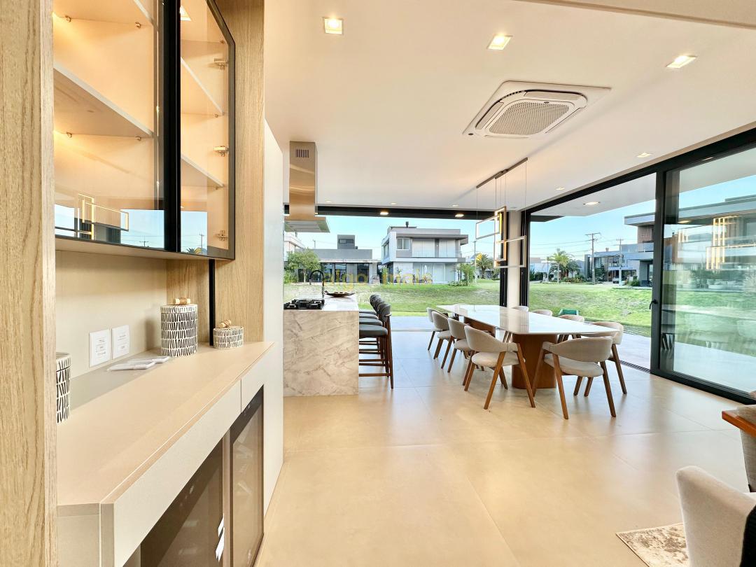 Casa de Condomínio à venda com 5 quartos, 385m² - Foto 4