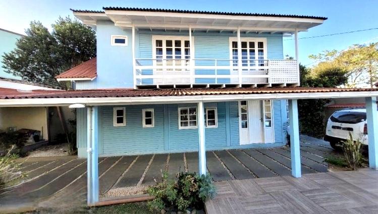 Casa à venda com 5 quartos, 200m² - Foto 1