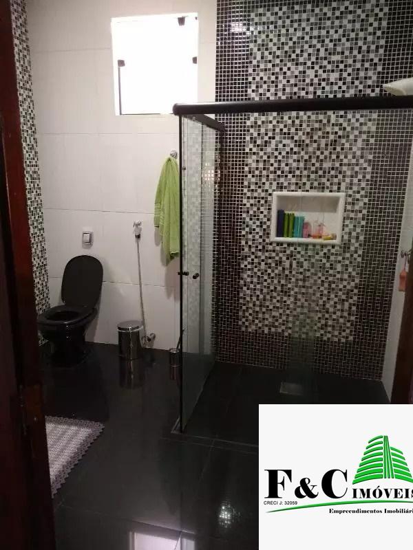 Casa à venda com 3 quartos, 420m² - Foto 2