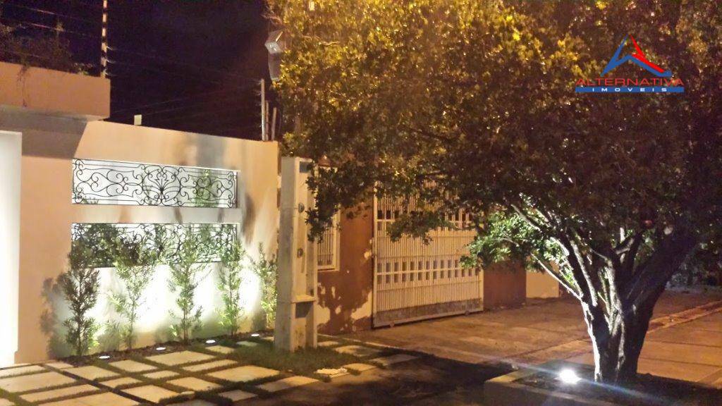Casa à venda com 5 quartos, 600m² - Foto 2