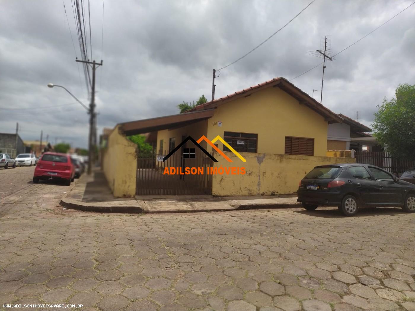 Casa à venda com 3 quartos, 72m² - Foto 1