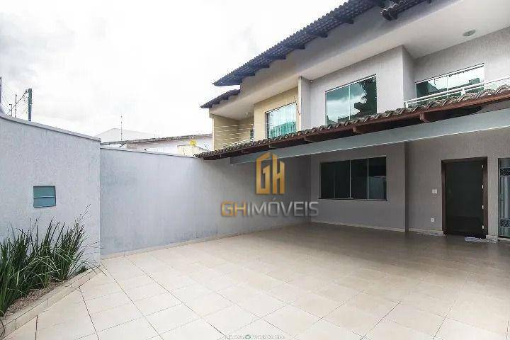 Sobrado à venda com 3 quartos, 370m² - Foto 1