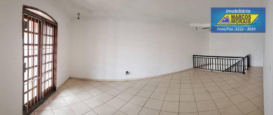 Casa para alugar com 4 quartos, 450m² - Foto 3