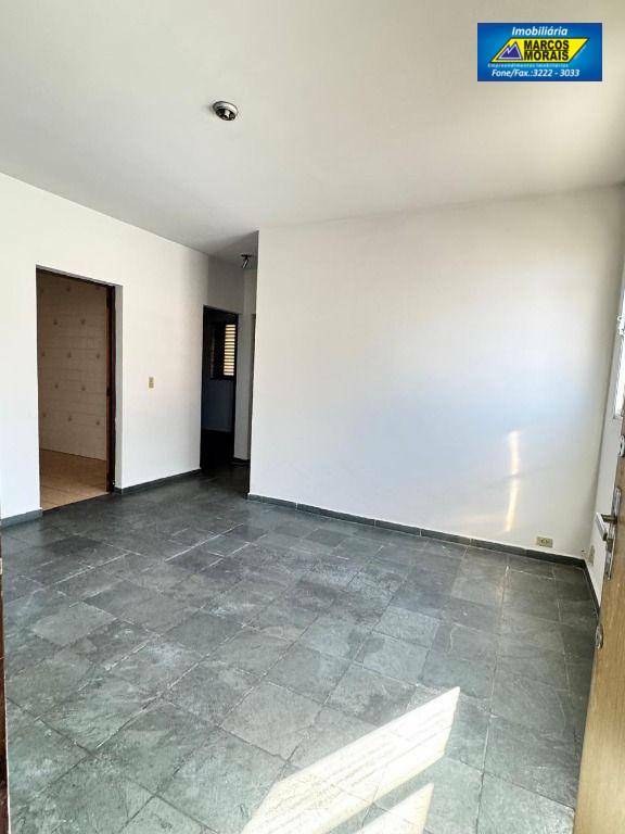 Apartamento à venda com 2 quartos, 76m² - Foto 2