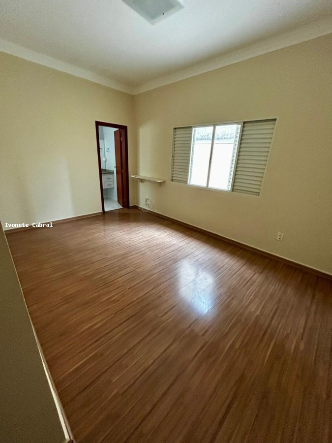 Casa de Condomínio à venda com 3 quartos, 360m² - Foto 2