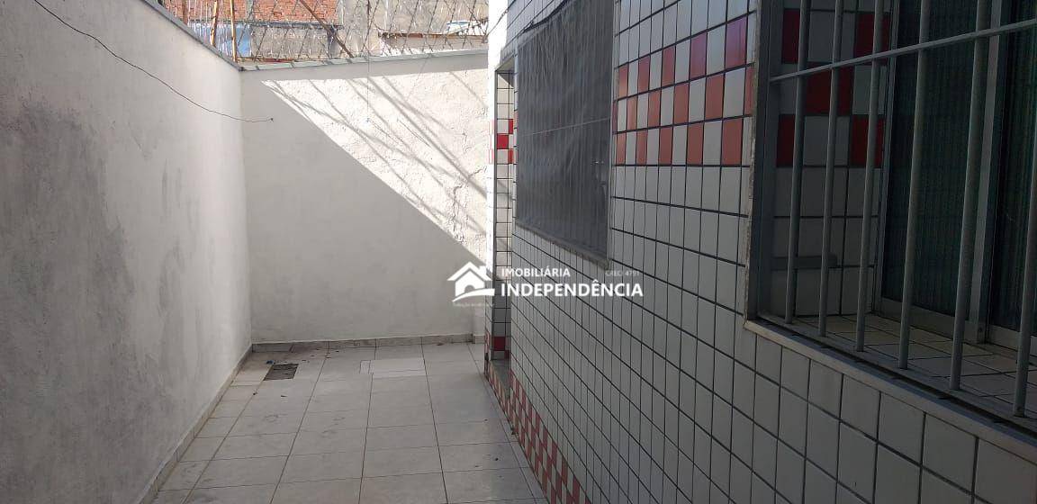 Casa para alugar com 1 quarto, 70m² - Foto 11