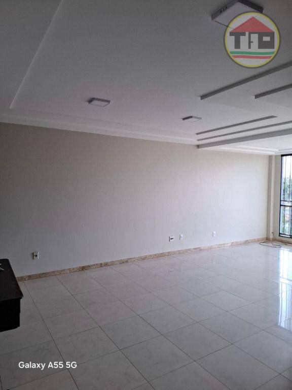 Apartamento à venda com 3 quartos, 130m² - Foto 2