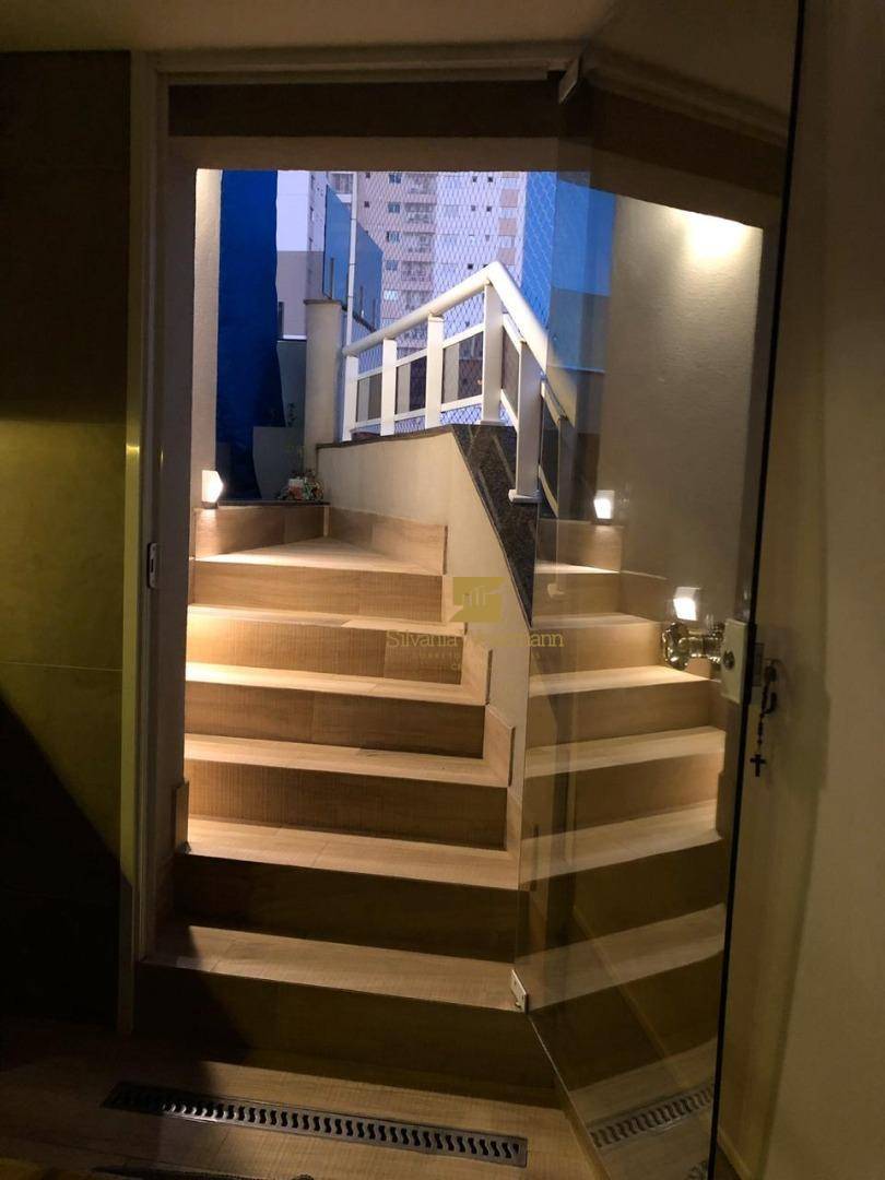 Cobertura à venda com 4 quartos, 250m² - Foto 15