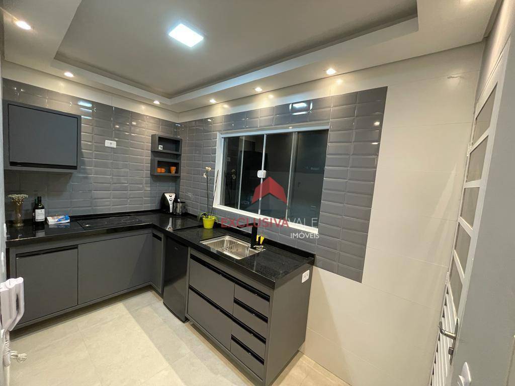Casa à venda com 2 quartos, 70m² - Foto 4
