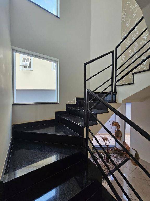 Casa de Condomínio para alugar com 3 quartos, 340m² - Foto 31
