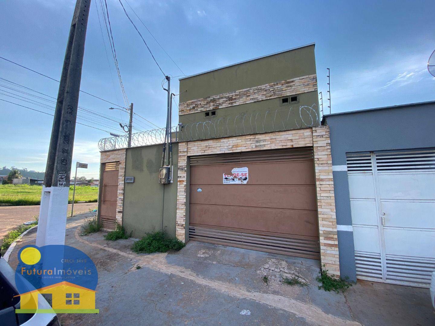 Casa à venda com 3 quartos, 113m² - Foto 1