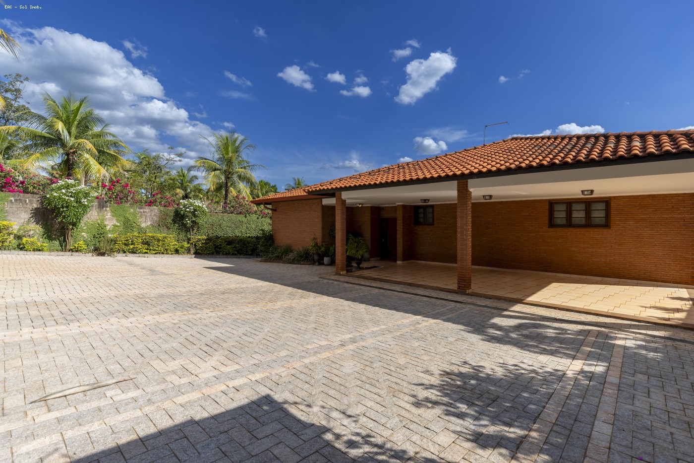 Chácara à venda com 6 quartos, 630m² - Foto 1