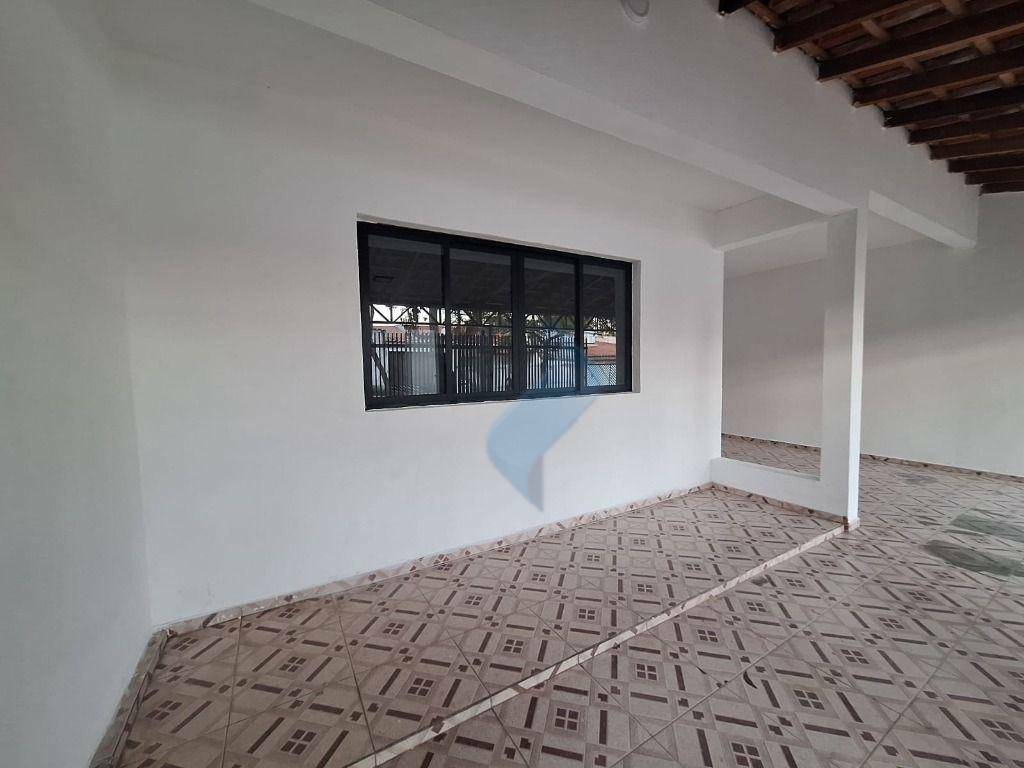 Casa à venda com 3 quartos, 141m² - Foto 1