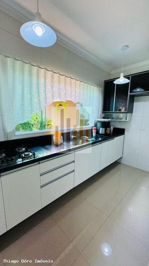 Casa à venda com 3 quartos, 250m² - Foto 14