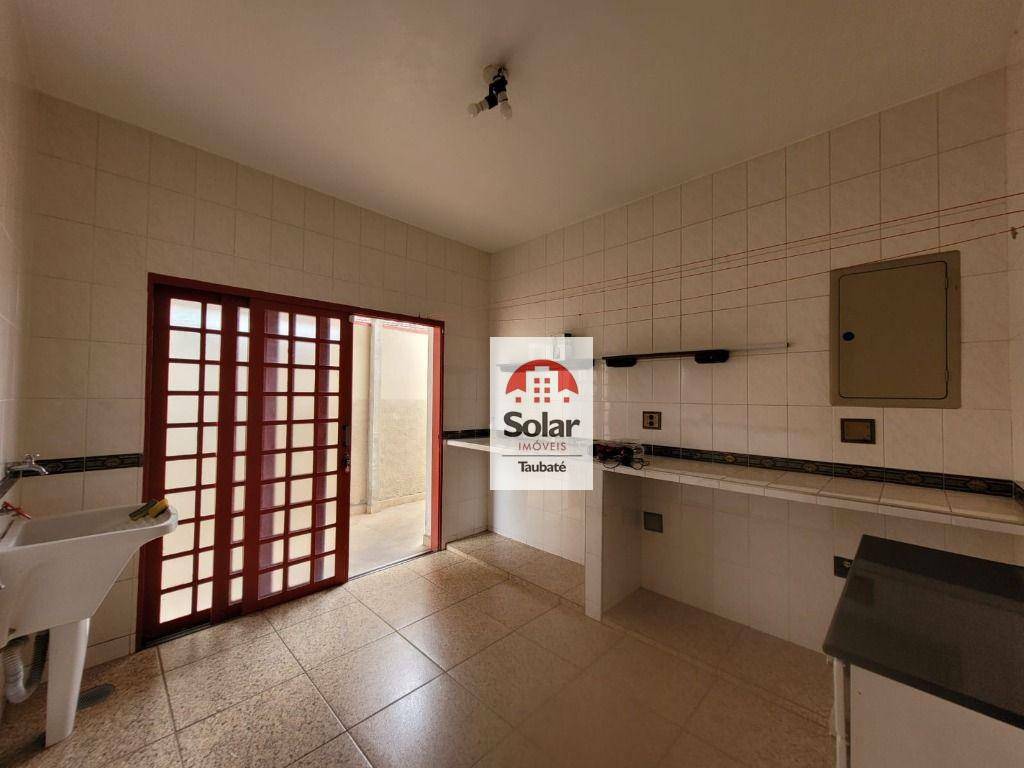 Casa à venda com 6 quartos, 240m² - Foto 11