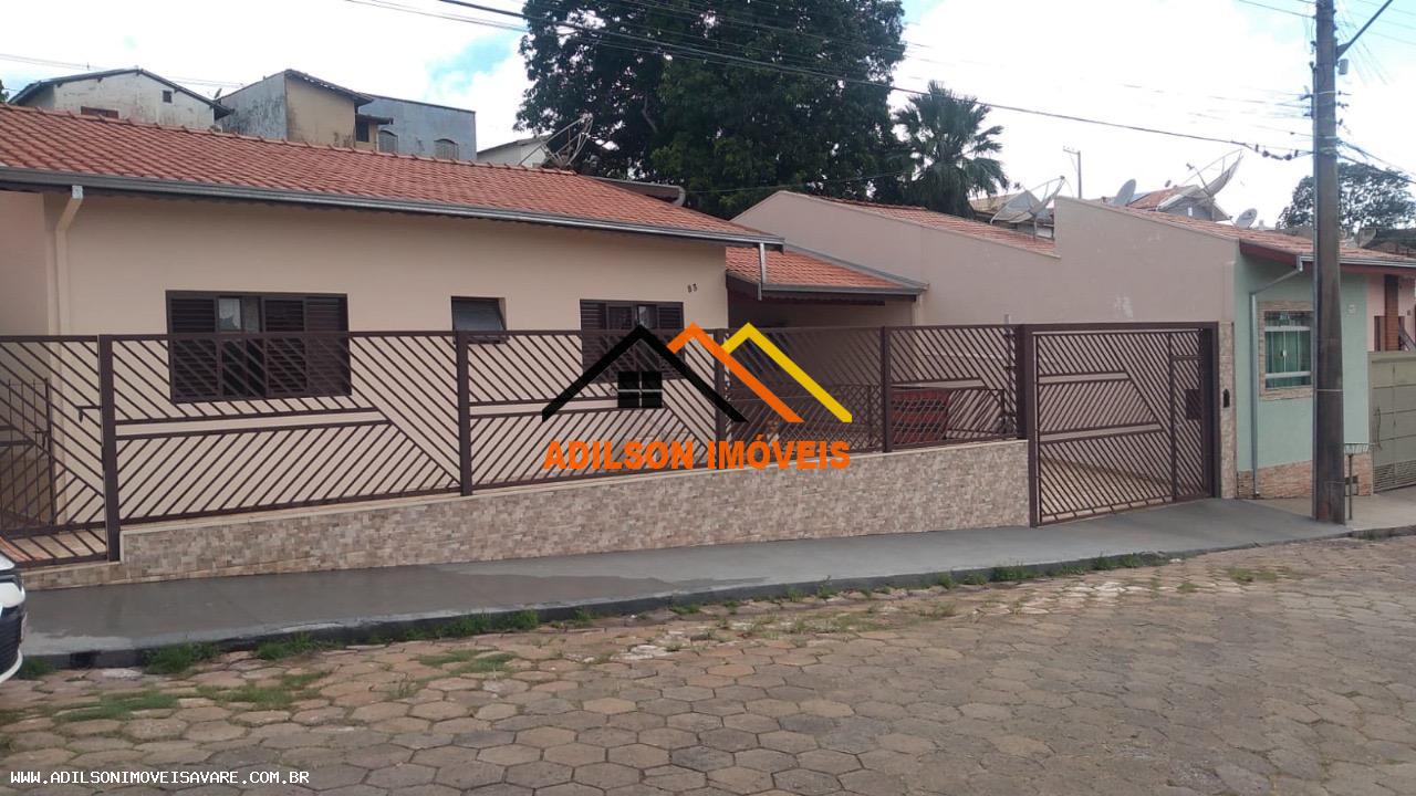 Casa à venda com 3 quartos, 217m² - Foto 1