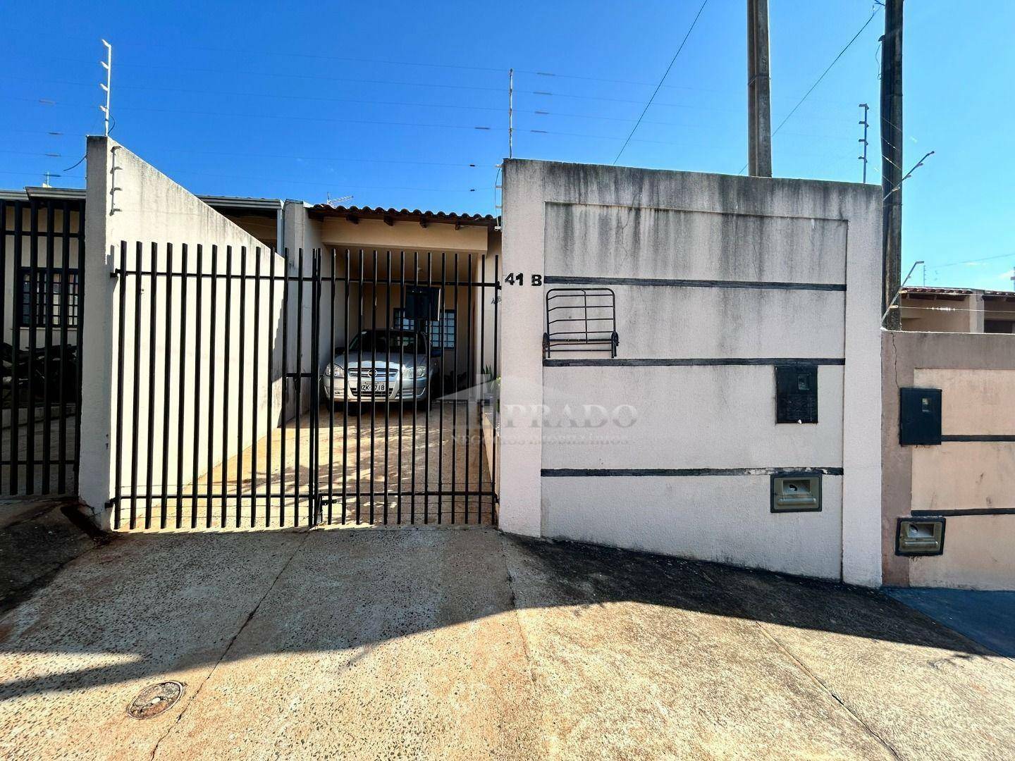 Casa à venda com 3 quartos, 79m² - Foto 1