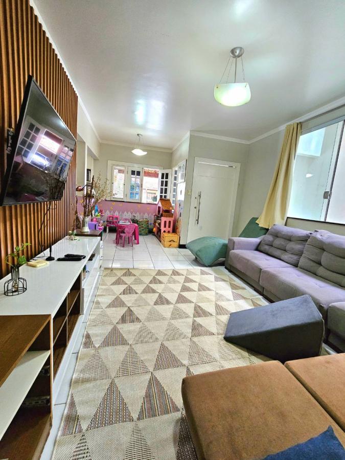 Casa de Condomínio à venda com 3 quartos, 200m² - Foto 2