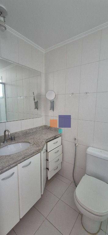 Apartamento para alugar com 3 quartos, 115m² - Foto 12