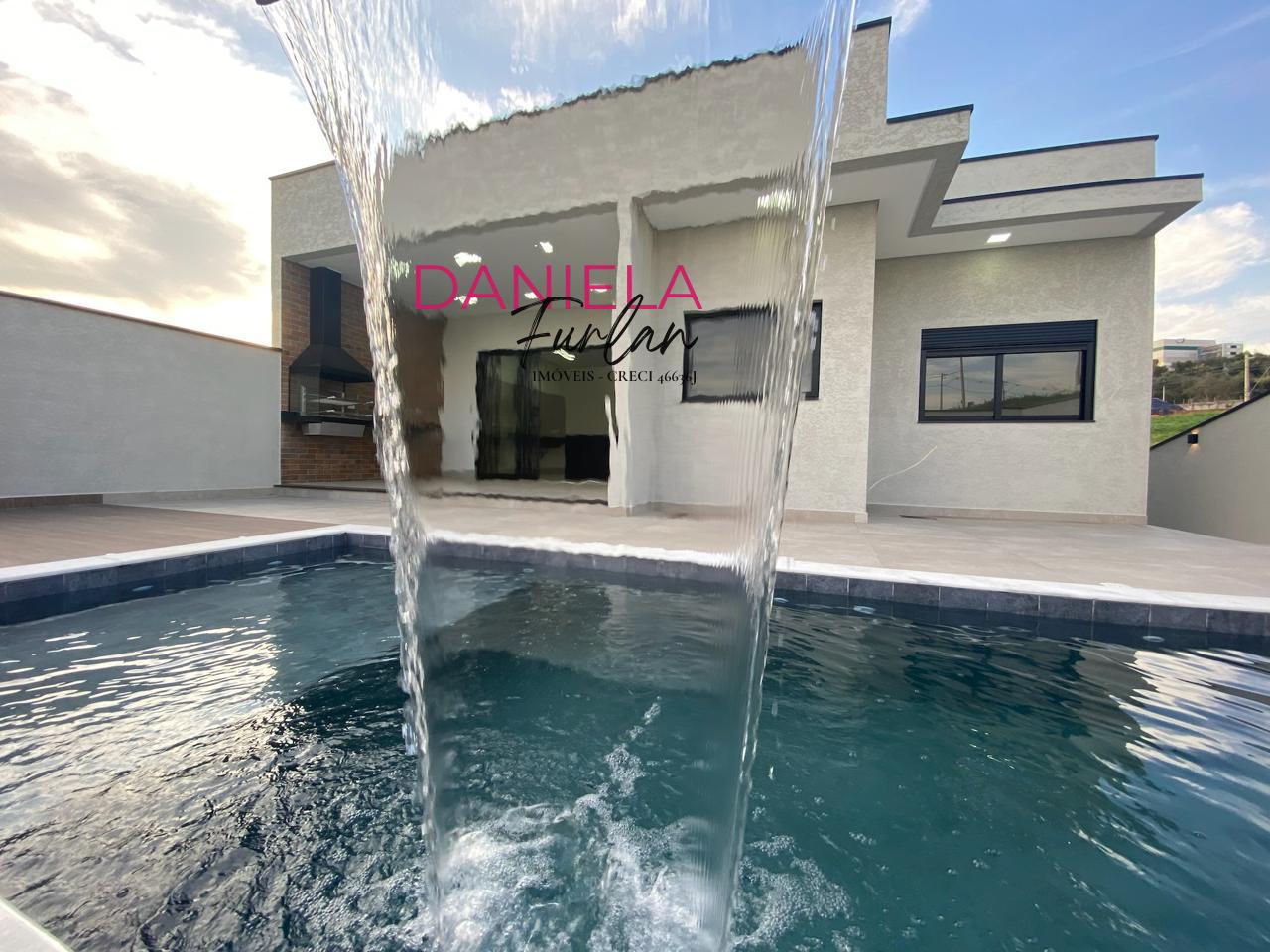 Casa de Condomínio à venda com 3 quartos, 236m² - Foto 1