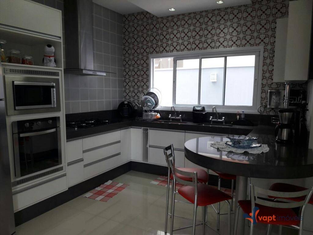 Sobrado à venda com 4 quartos, 350m² - Foto 9
